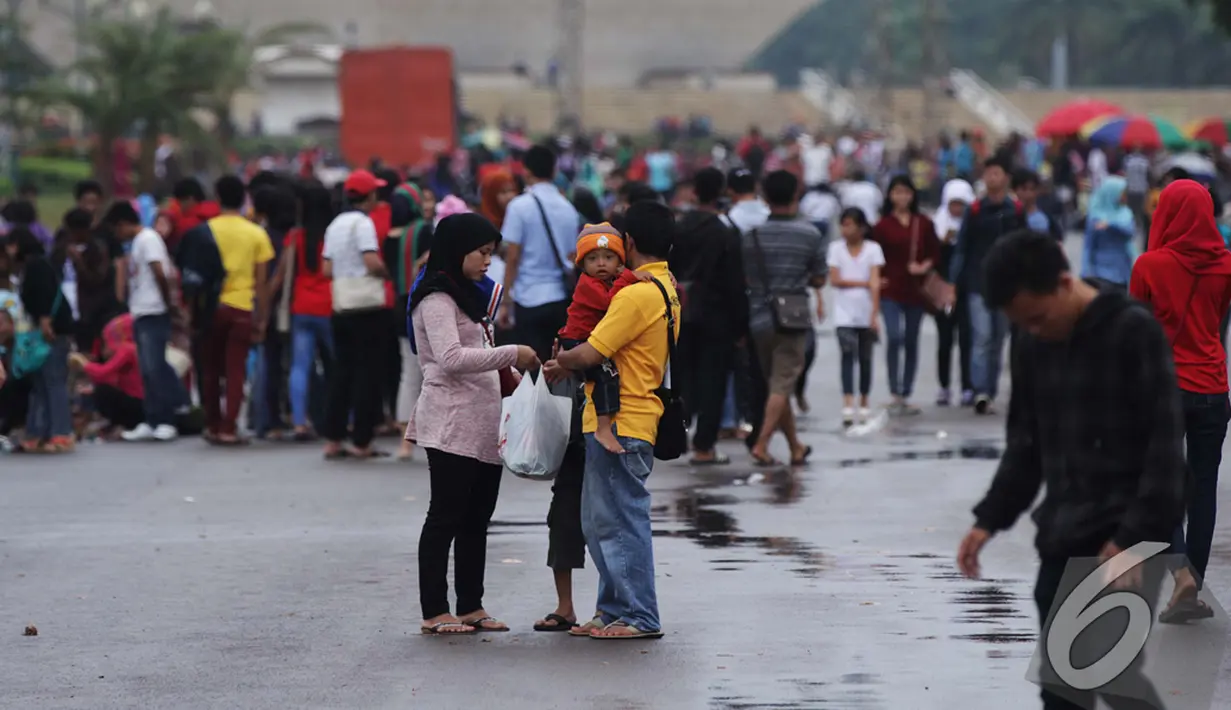 Libur panjang tahun baru dimanfaatkan warga berlibur ke tempat wisata bersama keluarganya, Jakarta, Kamis (1/1/2015). (Liputan6.com/Faizal Fanani)