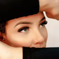 Setelah memasangnya, perawatan yang tepat sangat diperlukan agar bulu mata tetap rapi dan bertahan lebih lama. Berikut adalah beberapa tips perawatan yang dapat dilakukan. [pexels/ leticia rodrigues].