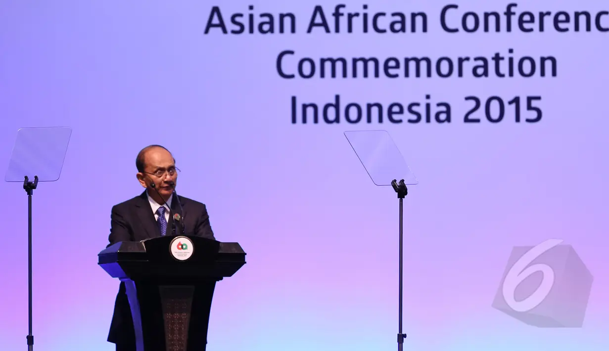 Presiden Myanmar Thein Sein memberikan kata sambutan saat pembukaan Konferensi Tingkat Tinggi (KTT) Asia Afrika tahun 2015 di Jakarta Convention Center, Rabu (22/4). (Liputan6.com/Herman Zakharia)