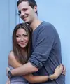 Pastinya kalian sudah tidak asing dengan artis cantik yang satu ini,Nadia Vega pesinetron muda resmi menikah dengan Jorik Dosy pada awal bulan Juni. Mereka terlihat berpelukan mesra.(Andy Masela/Bintang.com)