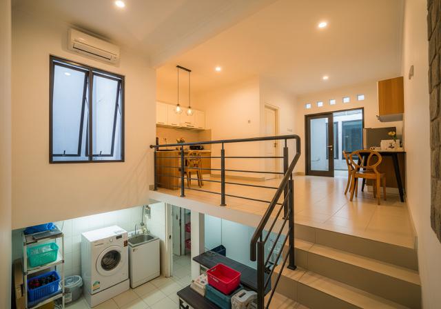 Split Level Semi-Terbuka dengan Pemanfaatan Basement Mungil/Desain Rumah Mungil Tapi Pakai Konsep Split Level Biar Lega (Sumber: gemini.com)