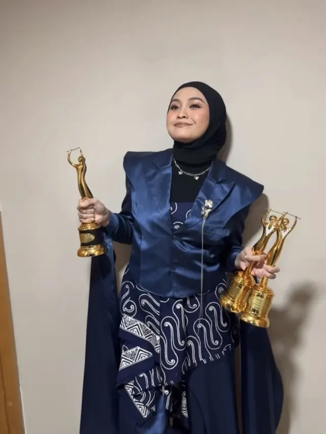 Tampilan Dress Up Para Musisi Hadir di AMI Awards 2024.