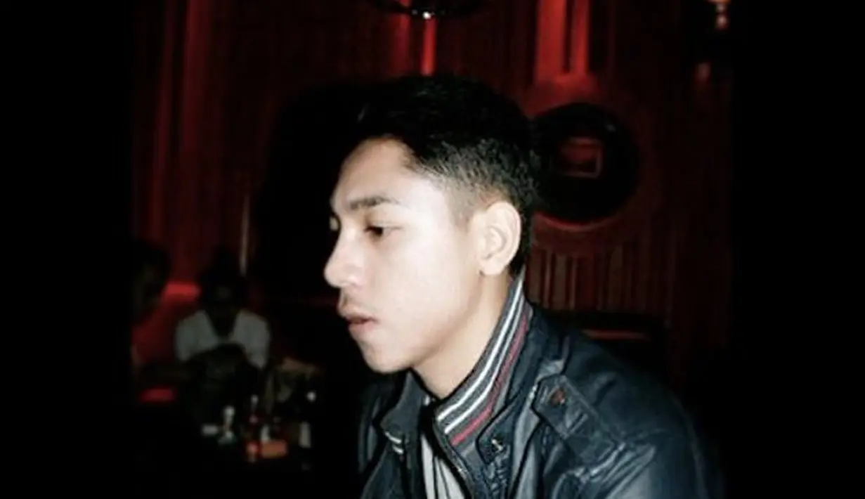 Krisjiana semasa muda kerap mengusung penampilan yang rapi dan simpel seperti pria pada umumnya. (Instagram @krisjianabah)