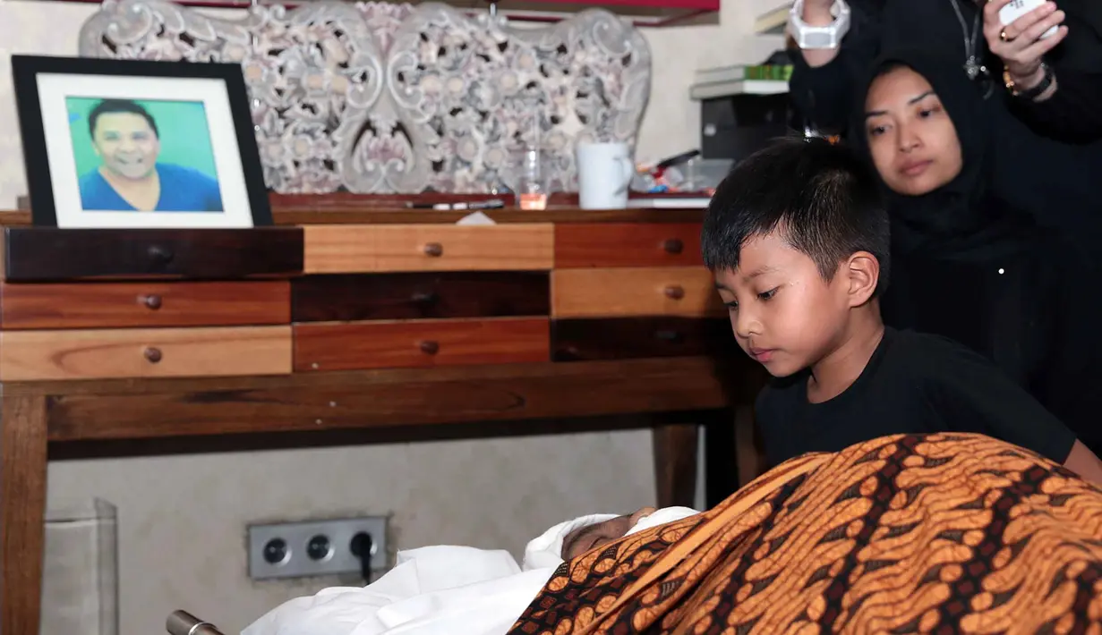 Kini usai sudah perjuangan Oon Project Pop melawan sakitnya. Hembuskan nafas terakhir usai salat subuh, Oon meninggal dunia di usia 44 tahun. (Deki Prayoga/Bintang.com)