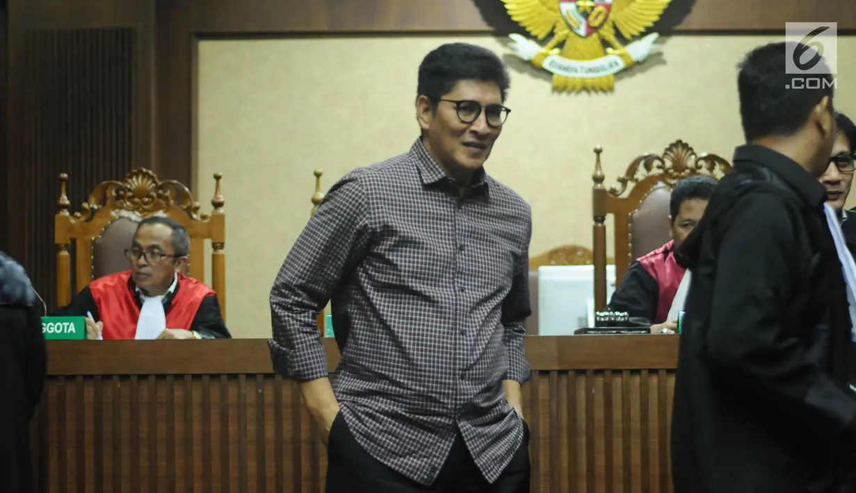 Politisi Partai Demokrat, Mirwan Amir usai menjadi saksi dalam persidangan dugaan korupsi proyek e-KTP dengan terdakwa Setya Novanto di Pengadilan Tipikor, Jakarta, Kamis (24/1). (Liputan6.com/Helmi Fithriansyah)