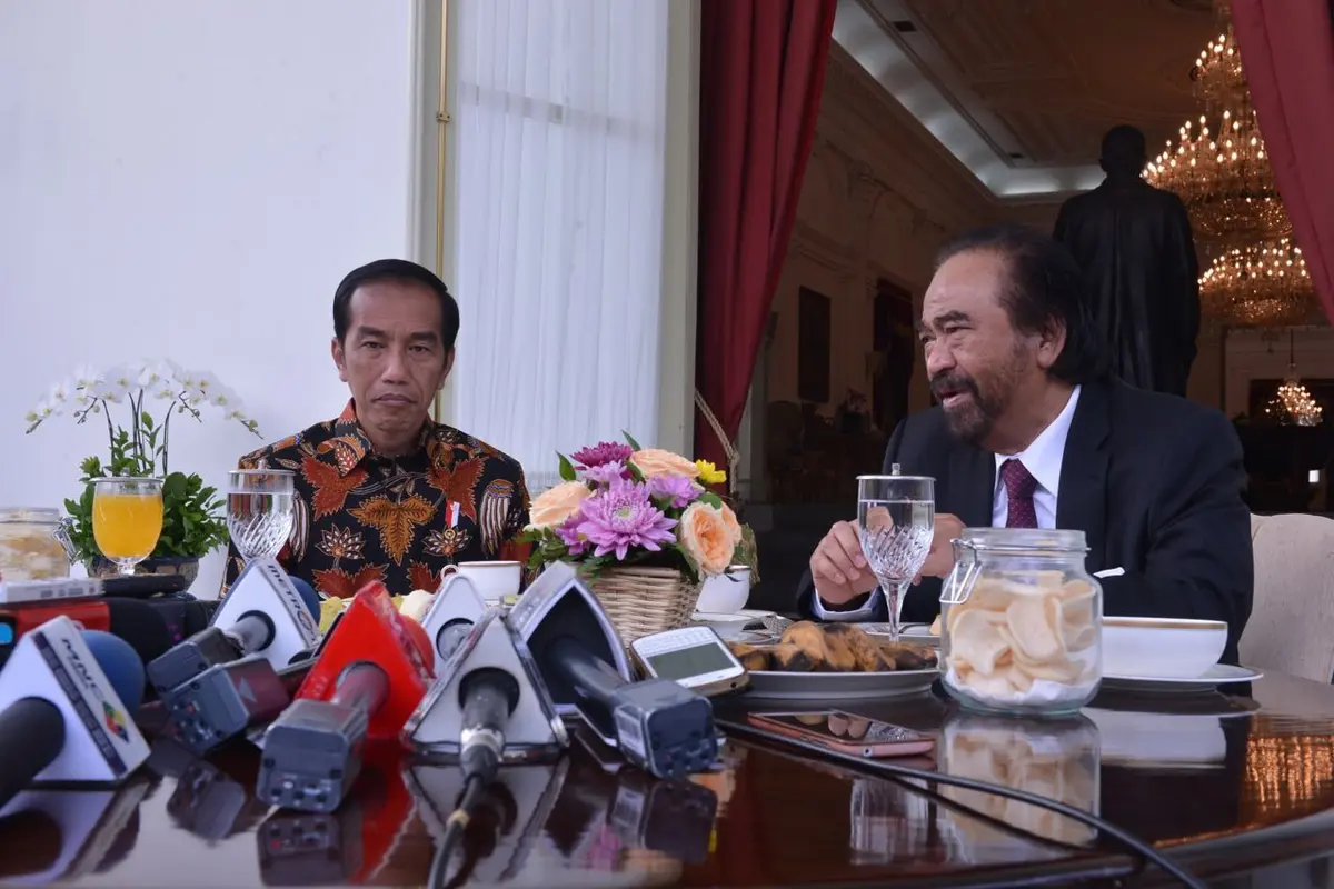 Presiden Joko Widodo (Jokowi) angkat suara terkait pertemuannya dengan Ketua Umum Partai NasDem Surya Paloh pada Minggu 18 Februari 2024 di Istana Merdeka Jakarta. Itulah top 3 news hari ini.