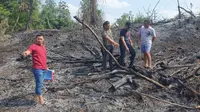 Personel Polresta Pekanbaru melakukan olah tempat kejadian perkara di lahan PT Pertamina Hulu Rokan. (Liputan6.com/M Syukur)