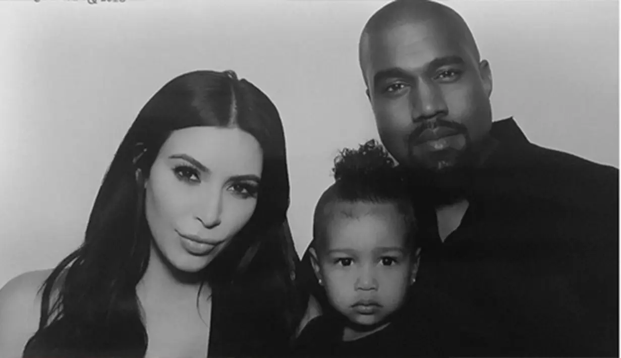 Tepatnya 24 Mei 2014, Kim dan Kanye resmi menjadi sepasang suami istri. Keduanya kemudian dikaruniai putri bernama North West pada 15 Juni 2014 dan tak lama lagi mereka akan segera memiliki anak kedua. (Via Instagram/@kimkardashian)