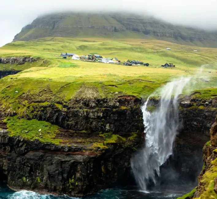 Waterfall Faroe Island (instagram/borovko_photography)