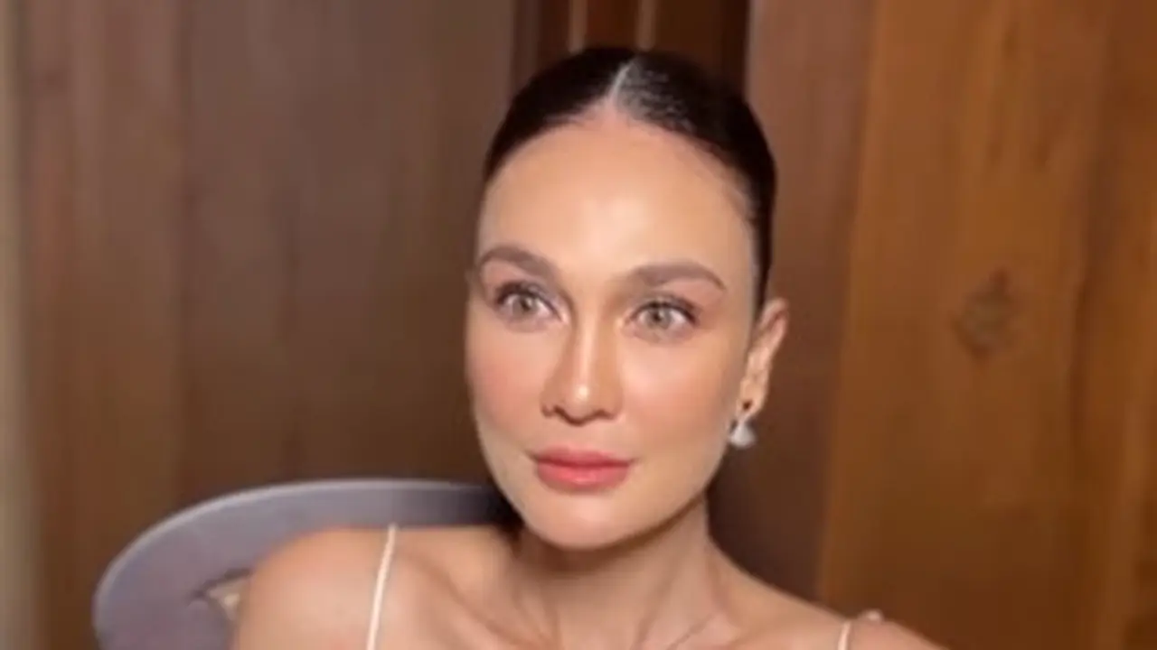 Model Kalung Emas Simpel Elegan Terbaru 2025, Punya Luna Maya saat Resepsi Curi Perhatian/Ig @moonmaxbase