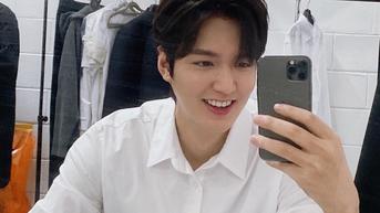 Kerennya Lee Min Ho saat Mirror Selfie, Jadi Pose Favorit untuk Berfoto