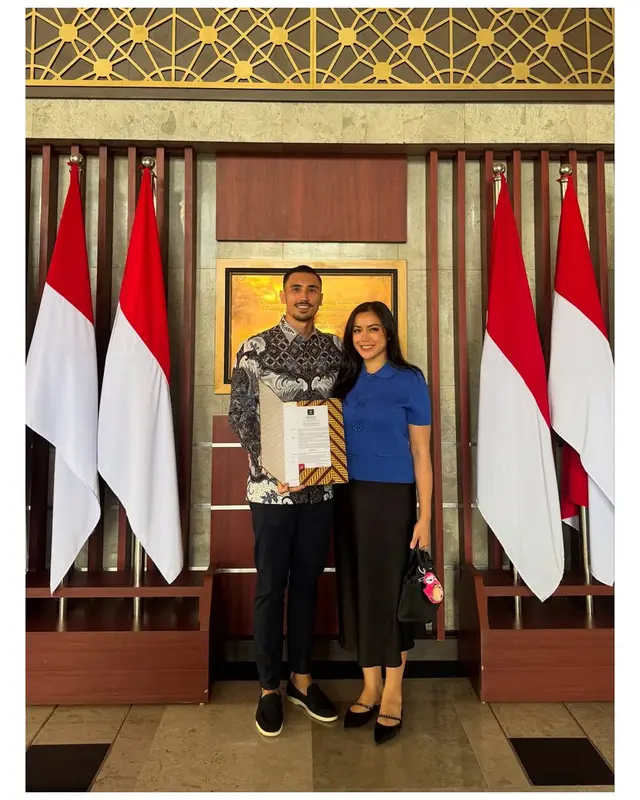 6 Potret bahagia Vincent Verhaag resmi jadi WNI, tanggalkan kewarganegaraan Belanda demi keluarga