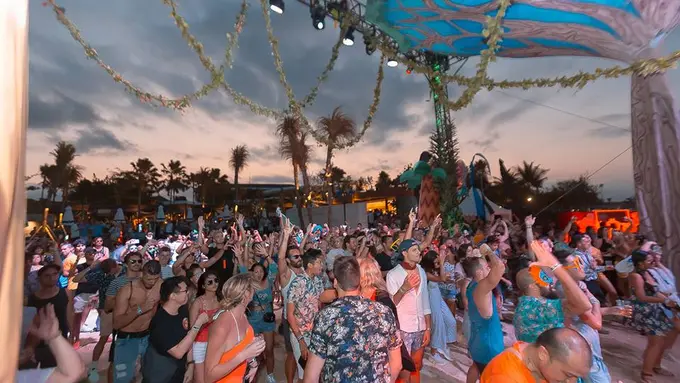 Manarai Beach House Tawarkan Akhir Pekan Spesial dengan Penampilan DJ Kelas Dunia