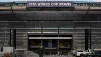 Sebuah papan bertuliskan "Piala Dunia FIFA 2026" dipajang di Stadion NYNJ, Kamis, 7 Mei 2026, di East Rutherford, N.J. (Foto AP/Yuki Iwamura)