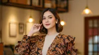 12 Model Outer Crop Top Batik Lengan Panjang untuk Anak Muda 20-an, Tampil Makin Kece