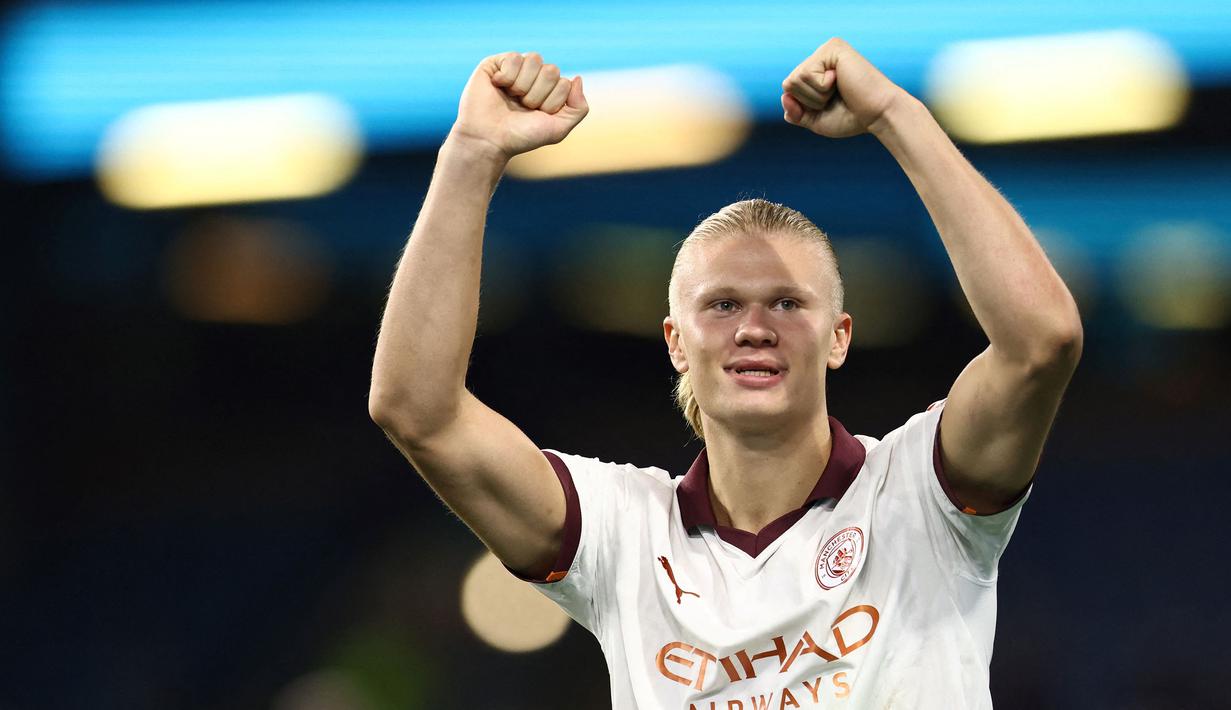 Suatu catatan tersendiri dan tentunya menjadi kebanggaan bagi seorang pemain yang mampu mencetak gol dalam sebuah laga pembuka di liga elite Eropa seperti di Liga Inggris. Apalagi jika gol tersebut dapat menjadi pemicu atau pembangkit semangat bagi rekan-rekannya untuk meraih hasil maksimal berupa tiga poin penuh. Namun ada kalanya gol pembuka justru dihasilkan ke gawang sendiri alias gol bunuh diri. Berikut daftar 5 pemain sebagai pencetak gol pertama di laga pembuka Liga Inggris dalam 5 musim terakhir. (AFP/Darren Staples)