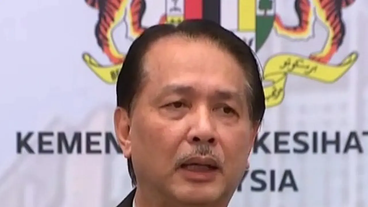 Noor Hisham Abdullah at COVID-19 press conference (Sumber: Wikimedia Commons)