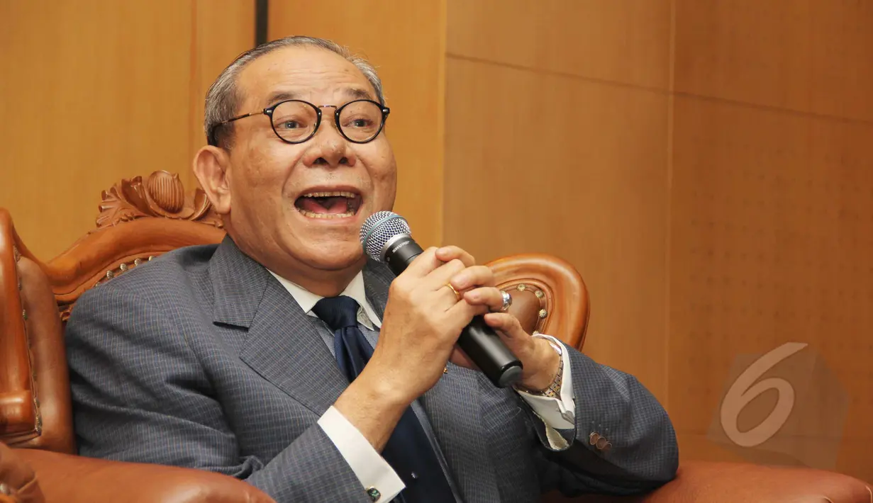 Ketua Komisi II DPR RI Rambe Kamarulzaman saat menjadi pembicara dalam Dialog Pilar Negara bertema "Pemilu Serentak di Seluruh Indonesia" di Komplek Parlemen Senayan, Jakarta, Senin (13/4/2015). (Liutan6.com/Helmi Afandi)