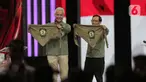 Capres-Cawapres nomor urut 3 Ganjar Pranowo (kiri) dan Mahfud MD (kanan) sesaat sebelum Debat Keempat Pilpres 2024 di Jakarta Convention Center (JCC), Jakarta, Minggu (21/1/2024). (Liputan6.com/Angga Yuniar)