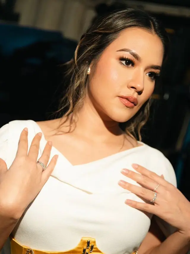 Raisa duet bersama Rhoma Irama. [@davianakbar]