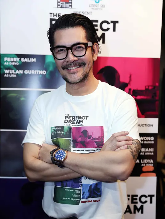 Bahkan, Ferry Salim sangat melarang keras anaknya untuk pulang larut malam hingga menjelang dini hari. Ia selalu memantau sosial media anaknya dengan rutin. (Nurwahyunan/Bintang.com)