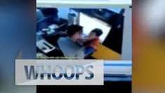 Seorang polisi yang mencekik petugas tol terekam dalam kamera cctv.