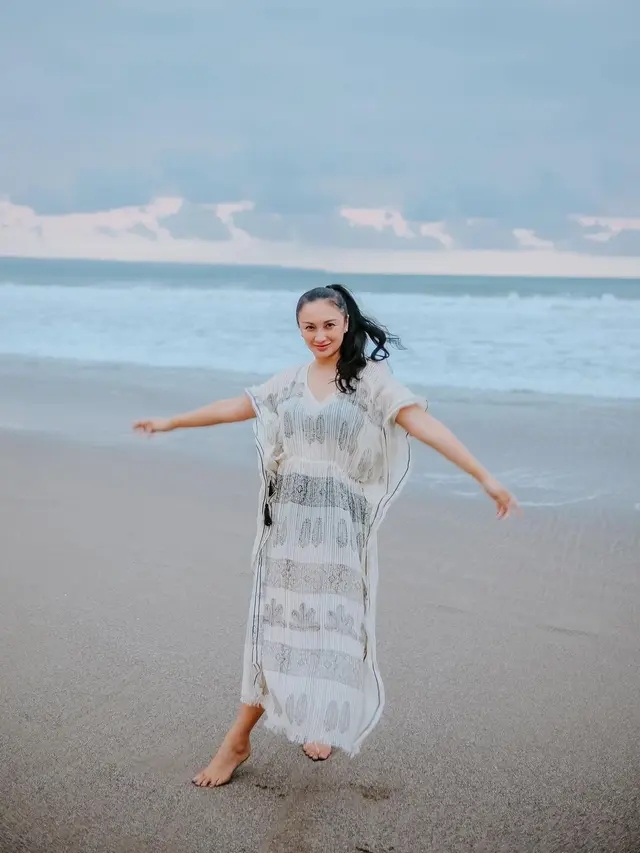 6 Potret Tata Cahyani Mantan Istri Tommy Soeharto, Tinggal di Bali dan Awet Muda