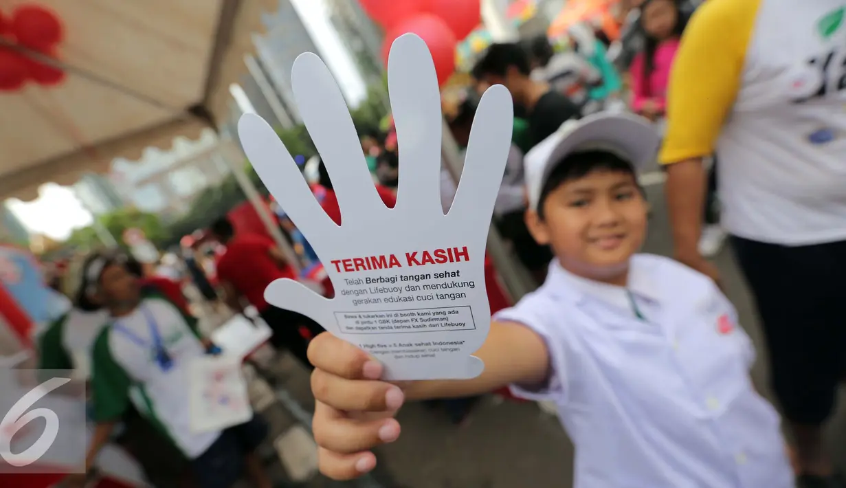 Lifebouy memberikan pembinaan kepada 5 anak indonesia melalui program gerakan 21 hari cuci tangan dari sekolah-sekolah di Indonesia, Jakarta, Minggu (2/10). (Liputan6.com/HelmiAfandi)