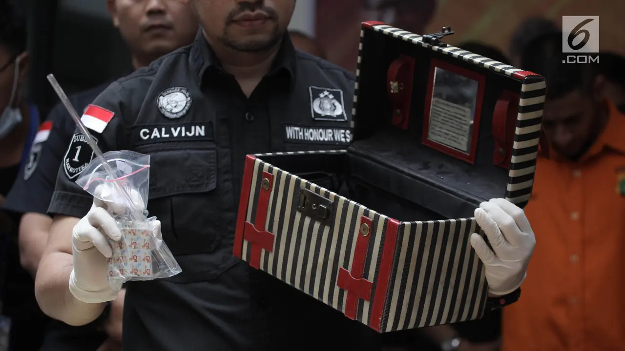 Polisi Rilis Barang Bukti Kasus Narkoba Anak-Anak Ratu Dangdut Elvy Sukaesih