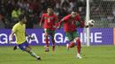 Adalah Sofiane Boufal (29’) dan Abdelhamid Sabiri (79’) yang menjadi pencetak gol kemenangan Timnas Maroko, sementara satu gol Brasil dibukukan Casemiro (67’). (AP Photo/Mosa'ab Elshamy)