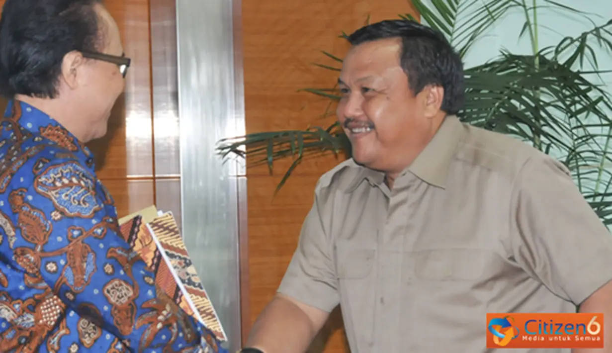 Citizen6, Jakarta: Menteri Kelautan dan Perikanan Sharif C Sutardjo menerima kunjungan rombongan Pemerintahan Kota dan DPRD Kotamadya Sibolga dipimpin oleh Walikota Sibolga Syarfi Hutahuruk pada, Rabu ((5/9). (Pengirim: Efrimal Bahri)
