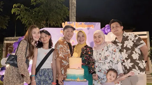 Ulang tahun Umi Kalsum yang ke-53 (Foto: Instagram @ayutingting92)