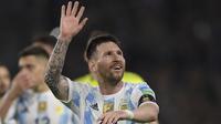 Lionel Messi. Bintang Argentina berusia 34 tahun ini akan memainkan Piala Dunia kelimanya di Qatar nanti. Dari 4 edisi, 2006 hingga 2018 ia total bermain dalam 19 laga dengan torehan 6 gol dan 5 assist. Prestasi terbaiknya pada 2014 membawa Argentina menjadi runner-up. (AFP/Juan Mabromata)