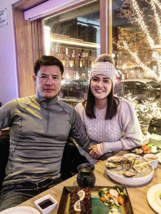 Pemain film berjudul 'Eiffel In Love' sedang berbahagia menanti kelahiran anak pertama mereka. Ya, setelah 8 tahun menikah, Shandy dan David baru dianugerahi kehamilan anak pertama mereka di tahun ini. Kehadiran calon buah hati, membuat keduanya semakin harmonis saja. (Liputan6.com/IG/@shandyaulia)