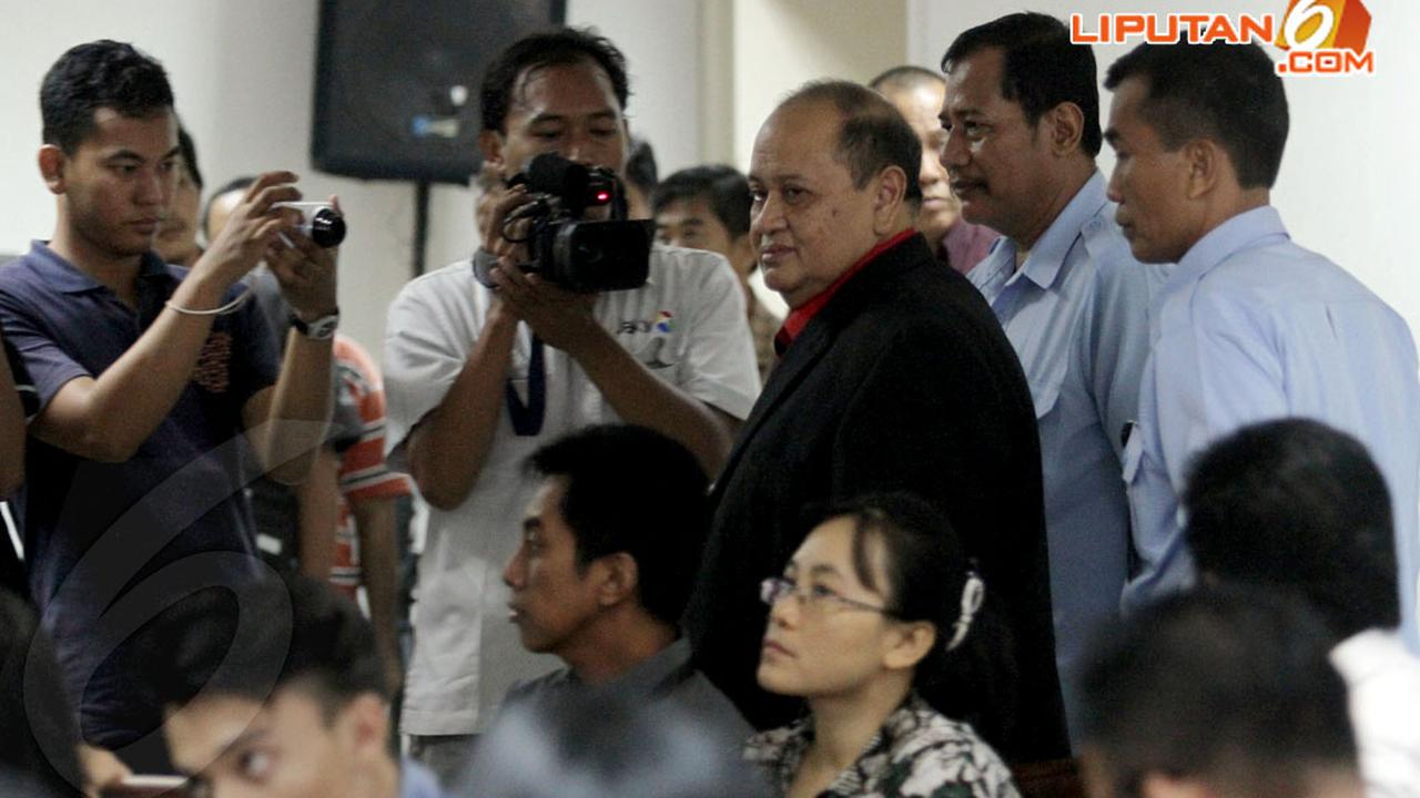 [FOTO] Jantung Sembuh, Emir Moeis Divonis Tiga Tahun