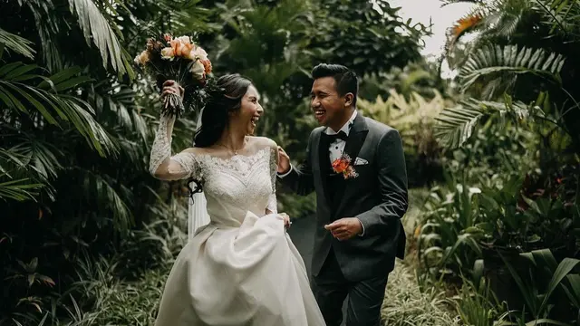 6 Potret Respsi Pernikahan Joshua Suherman dan Clairine Clay, Berkonsep Outdoor