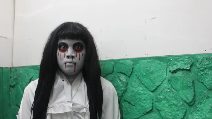 [Bintang] 4 Hantu Cewek Ini Kayaknya Bakal Cakep Kalau Mandi dan Didandanin