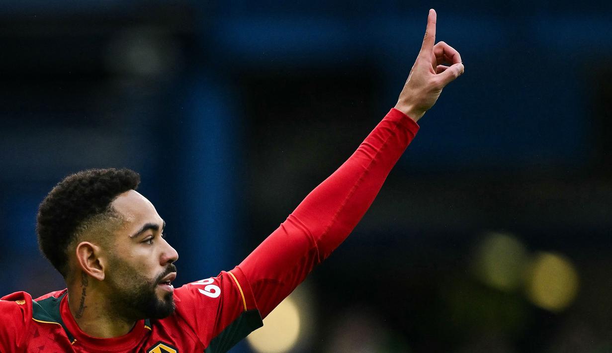 Matheus Cunha yang kini tengah menjalani musim kedua bersama Wolverhampton Wanderers menjadi pemain Brasil ke-6 alias terbaru yang sukses mencetak hattrick di Premier League. Momen itu baru saja terjadi pada pekan ke-23 Premier League 2023/2024 saat Wolverhampton menang 4-2 atas Chelsea (4/2/2024). (AFP/Ben Stansall)