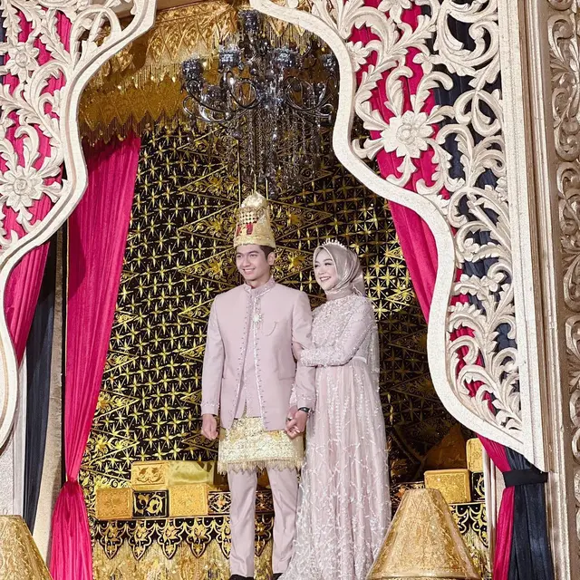 6 Potret Ria Ricis dan Teuku Ryan saat Ngunduh Mantu, Perut Buncit Jadi Sorotan