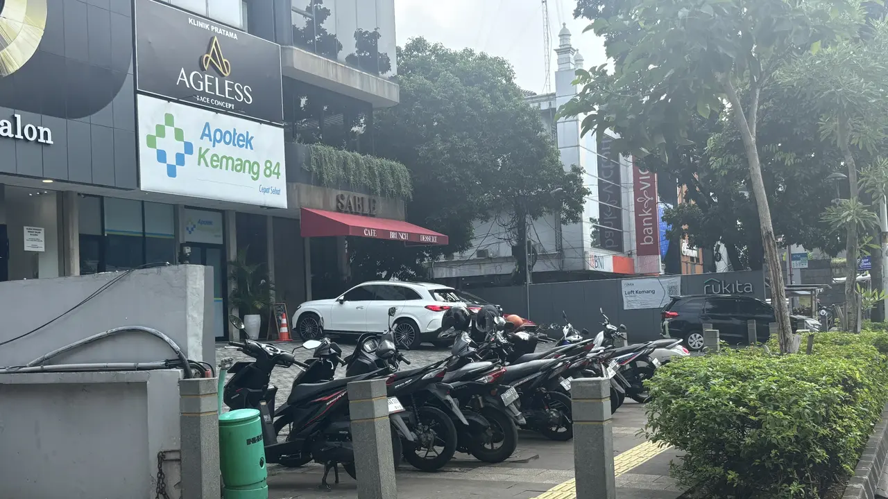 Potret trotoar jalan di wilayah DKI Jakarta.