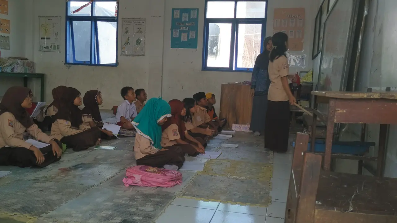 Miris, SD Ini Muridnya Bubar Ketika Hujan Datang