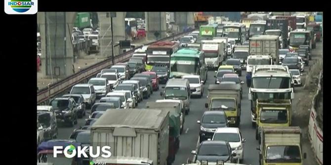 Hari Pertama Libur Panjang, 85 Ribu Kendaraan Padati Tol Jakarta-Cikampek