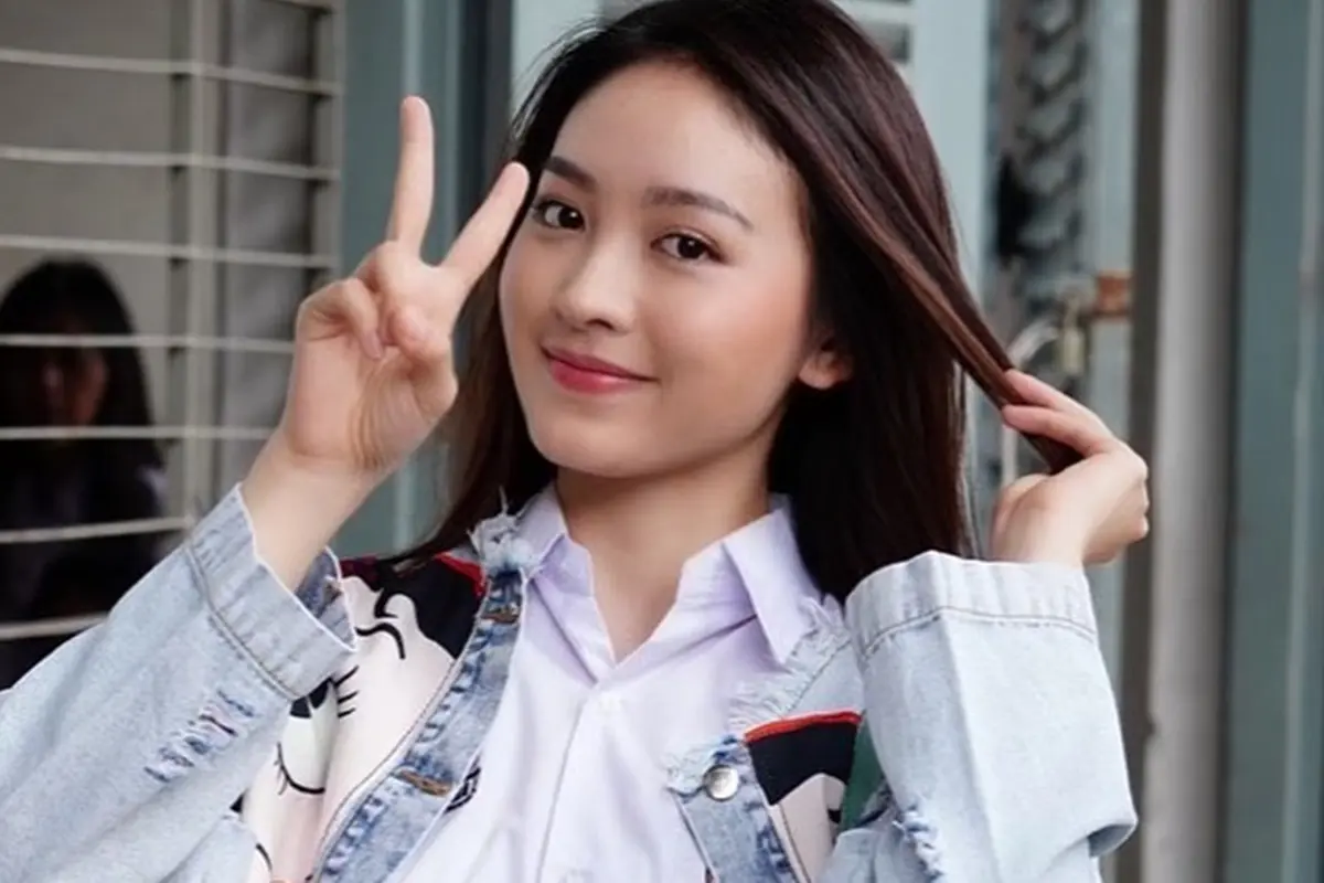 Potret Natasha Wilona Pakai Seragam, Cocok Perankan Jadi Anak Sekolahan