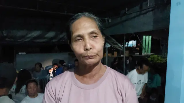 Mama Thea (60) Desa Tifu, Kecamatan Leksula, Kabupaten Buru Selatan, Pulau Buru, Maluku, dalam agenda Penukaran Uang dalam Ekspedisi Rupiah Berdaulat (ERB) Bank Indonesia. (Dok Arief/Liputan6.com)