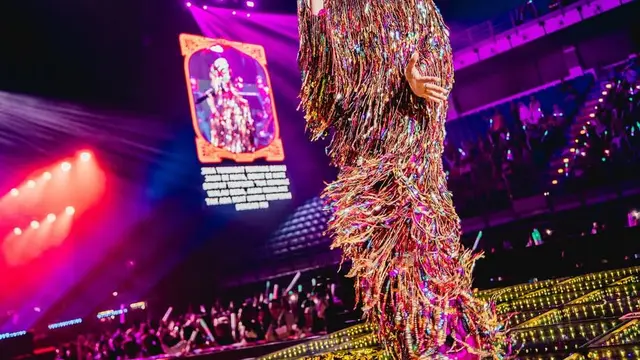 Melly Goeslaw saat Konser Prom Nite di Malaysia. [@melly_goeslow]