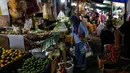 Kebijakan pemerintah menahan PPN 11% pada 2025 ditujukan untuk menjaga daya beli masyarakat yang diperkirakan akan membuat realisasi inflasi tahun ini lebih rendah dibandingkan 2024 lalu. (Liputan6.com/Angga Yuniar)