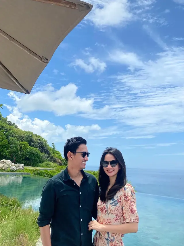 Resmi Menikah, Ini 6 Potret Bulan Madu Belva Devara dan Istri di Bali