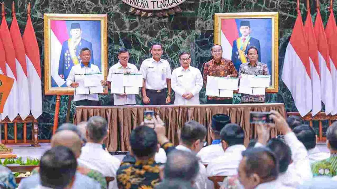 Gubernur DKI Pramono Anung saksikan Penandatanganan Pakta Integritas dan Key Performance Indicator Pejabat BUMD