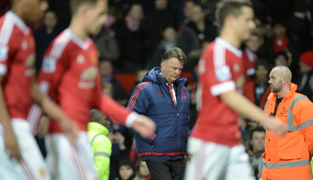 Ekspresi pelatih MU, Louis van Gaal, setelah timnya kalah dari Southampton 0-1 dalam lanjutan Liga Inggris di Stadion Old Trafford, Manchester, Sabtu (23/1/2016). (AFP/Oli Scarff)