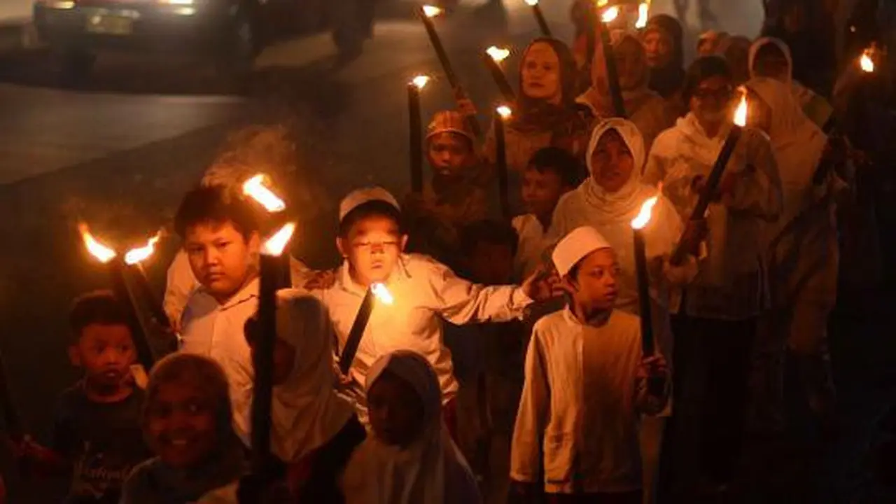 Pawai obor warnai malam pergantian tahun baru islam 1434 H
